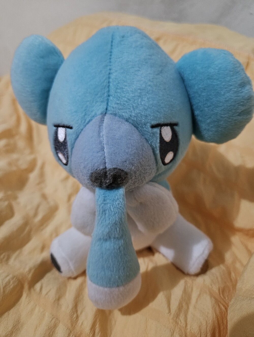 Pokemon Cubchoo 7" Plush TOMY 2017